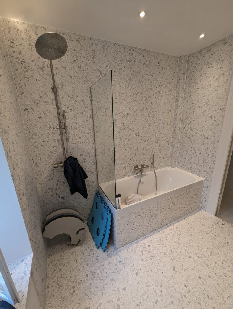 Real Byg & Service - Entreprenør i Kastrup - Luksus nyt badeværelse - Entrepriseprojekter -Murerarbejde